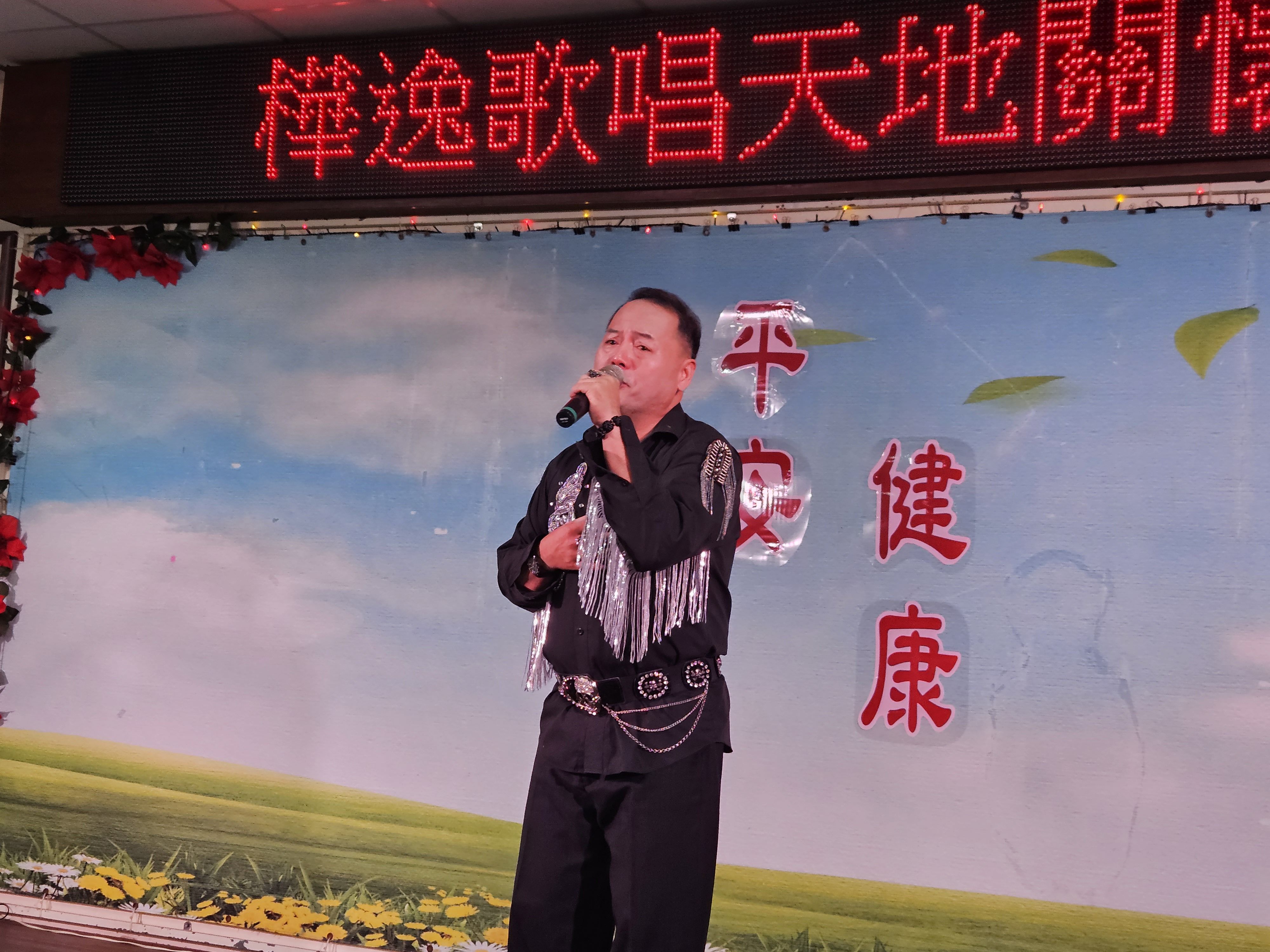 樺逸歌唱天地中秋關懷表演