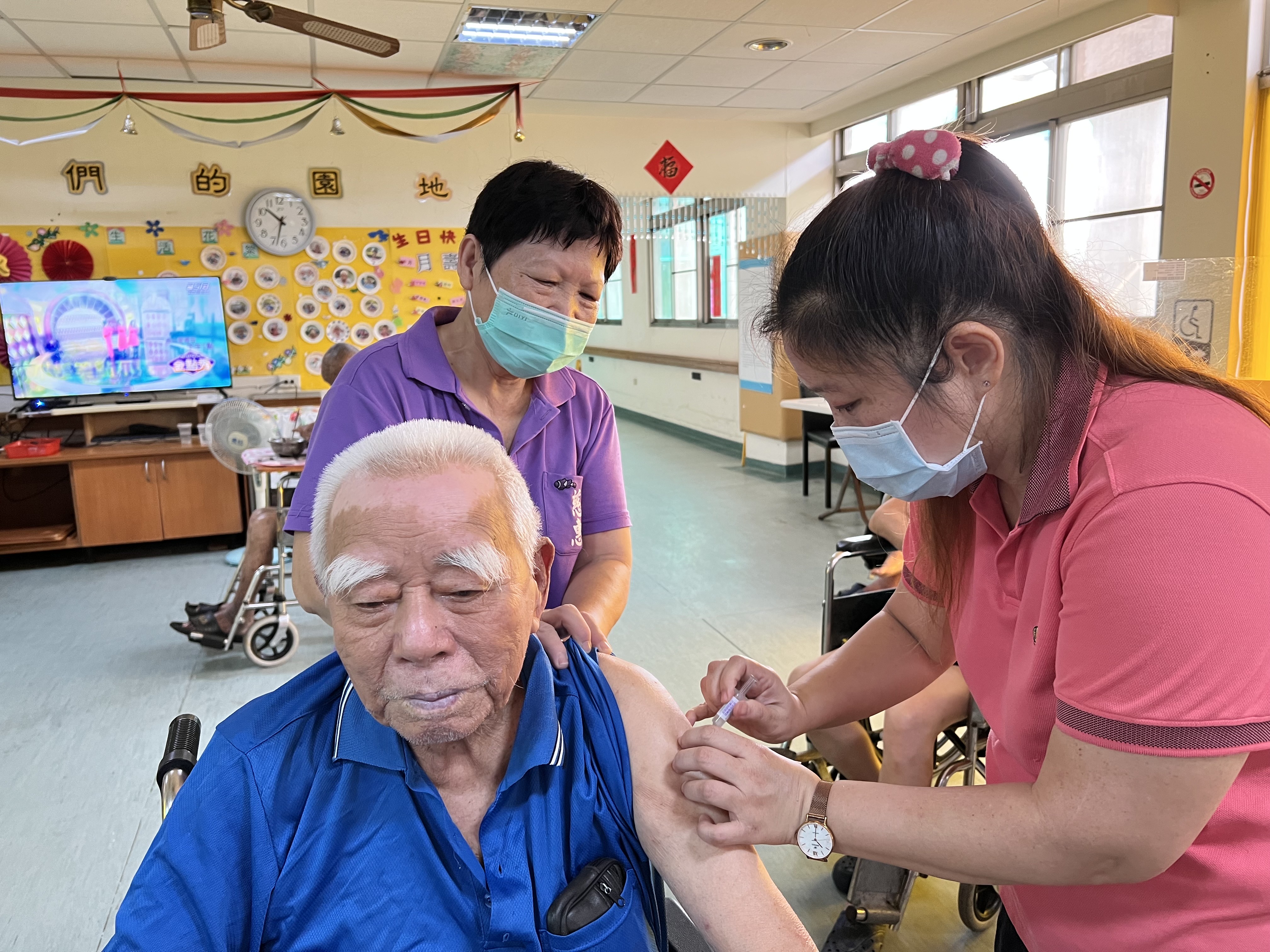 112年10月20日屏東榮家「流感疫苗注射」提升住民健康保障