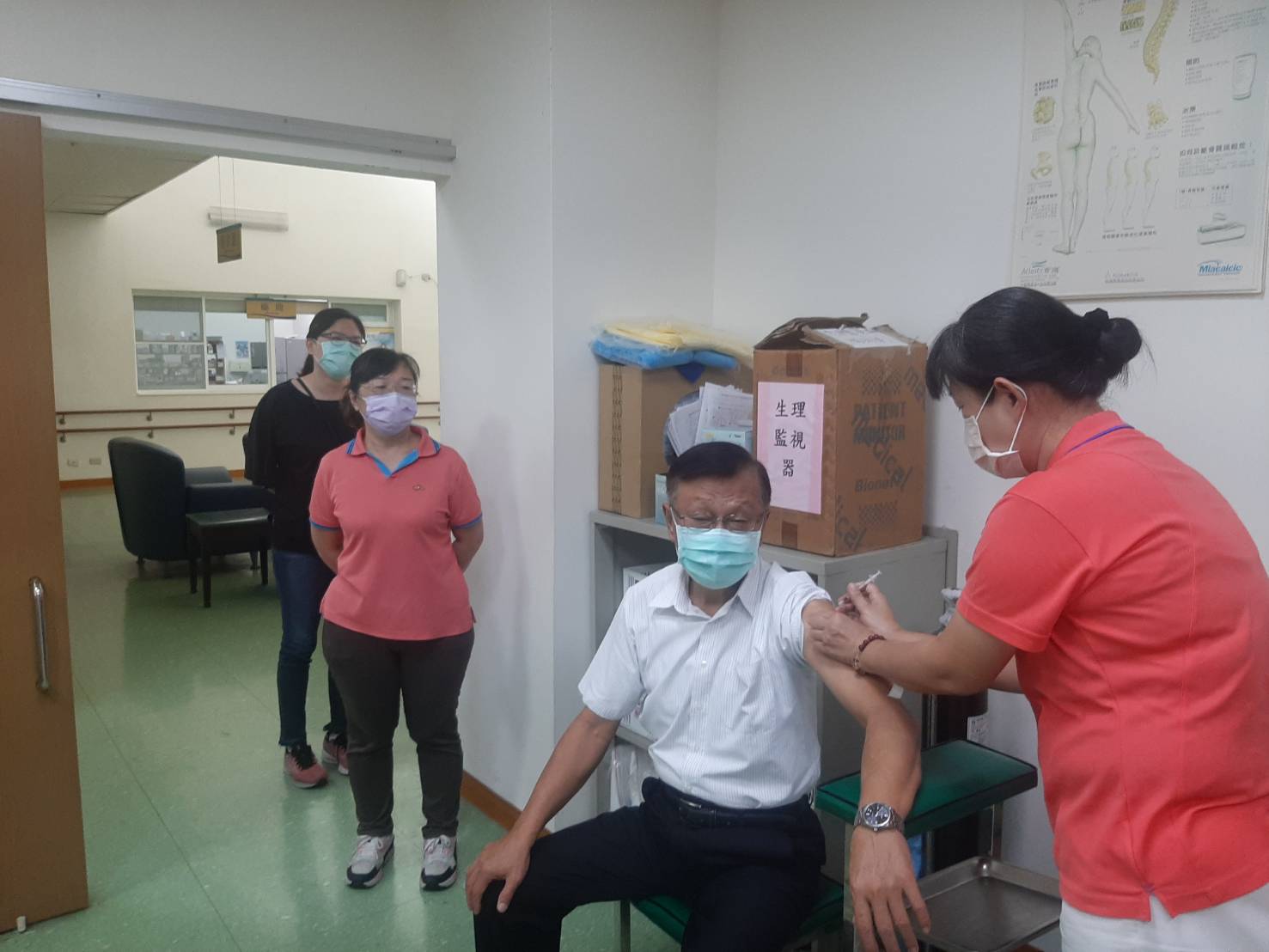 112年10月20日屏東榮家「流感疫苗注射」提升住民健康保障