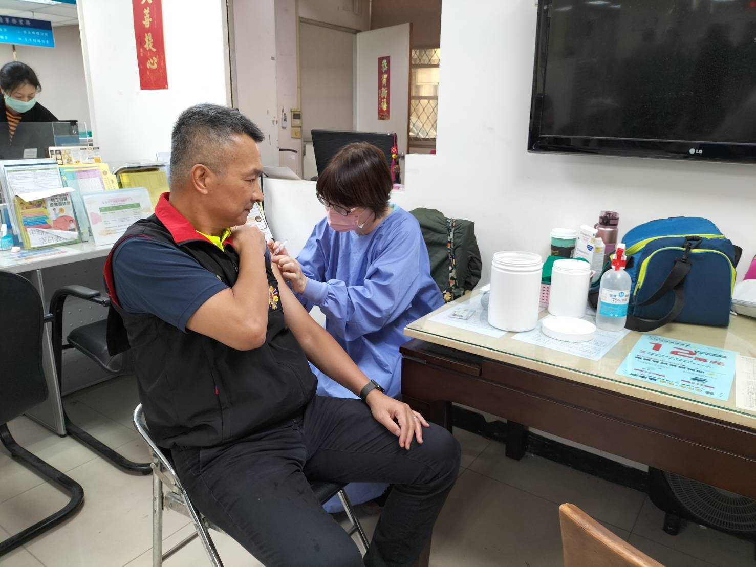 【臺北市榮民服務處暖心安排施打疫苗💉防範流感威脅🤧】