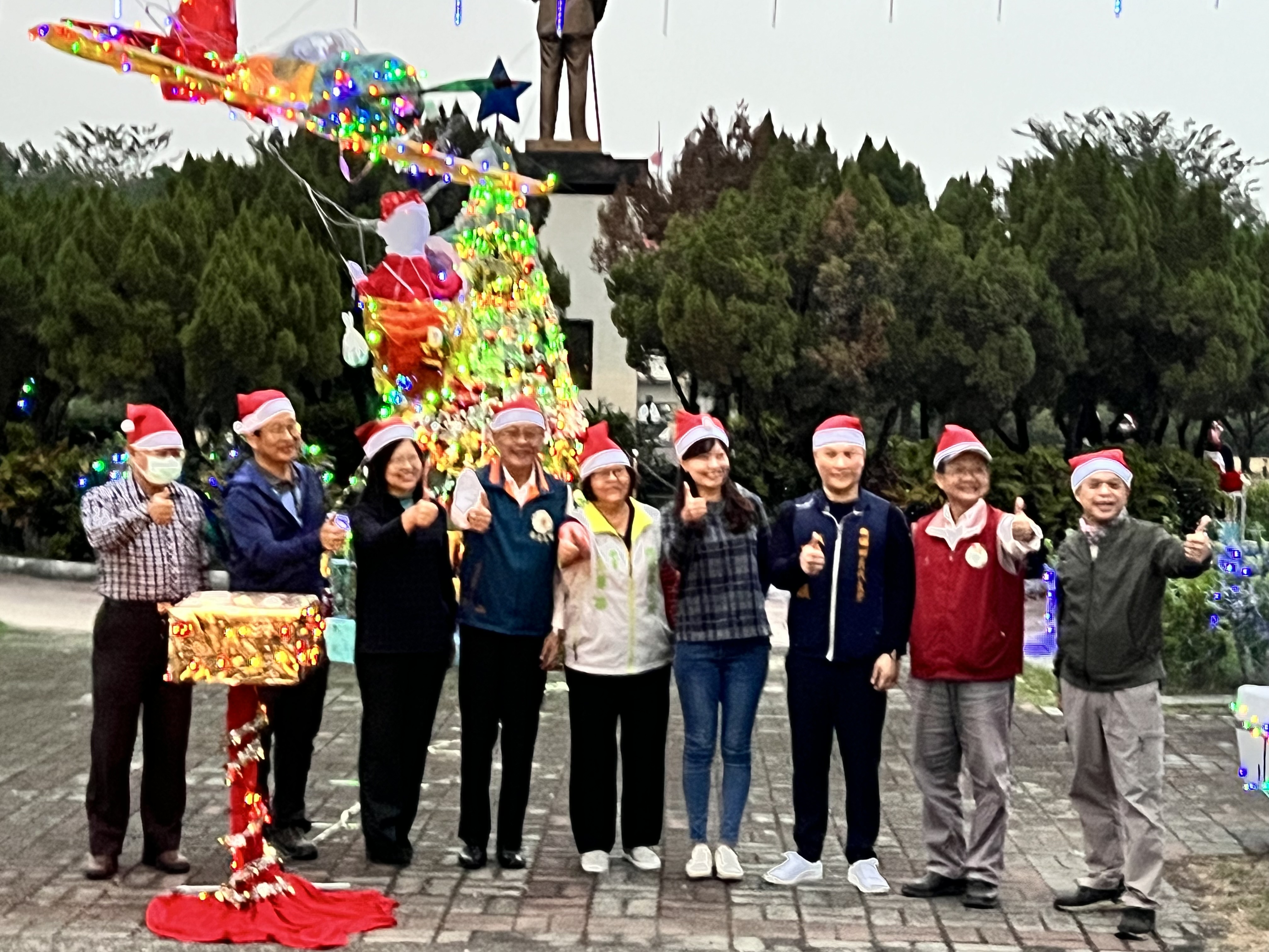 112年12月21屏東榮家「聖誕有愛夢想起飛」聖誕點燈活動