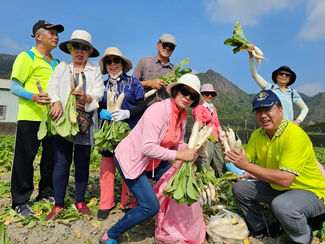 高雄榮家食農教育  白玉蘿蔔田園樂