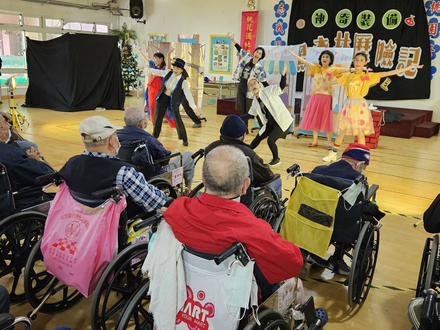 彩虹愛家生命教育音樂劇 桃園榮家老寶貝滿心感動