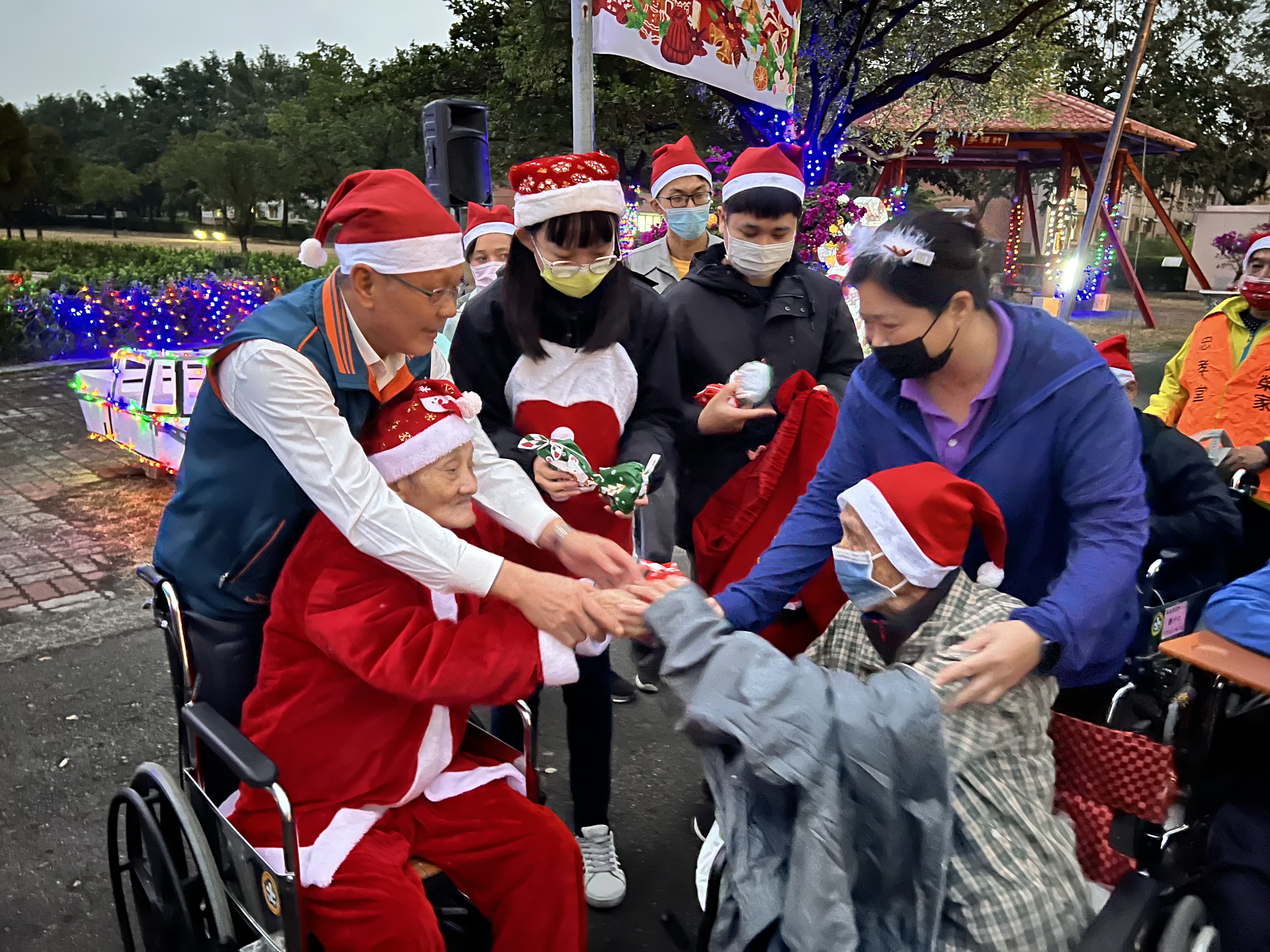 112年12月21屏東榮家「聖誕有愛夢想起飛」聖誕點燈活動