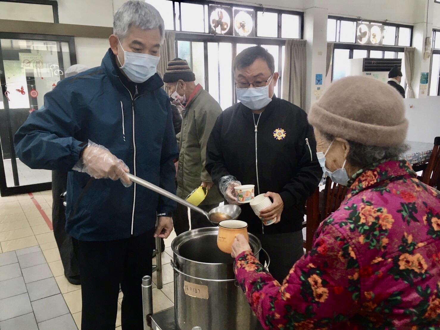 寒流來襲冷冰冰，榮家備薑湯超暖心！