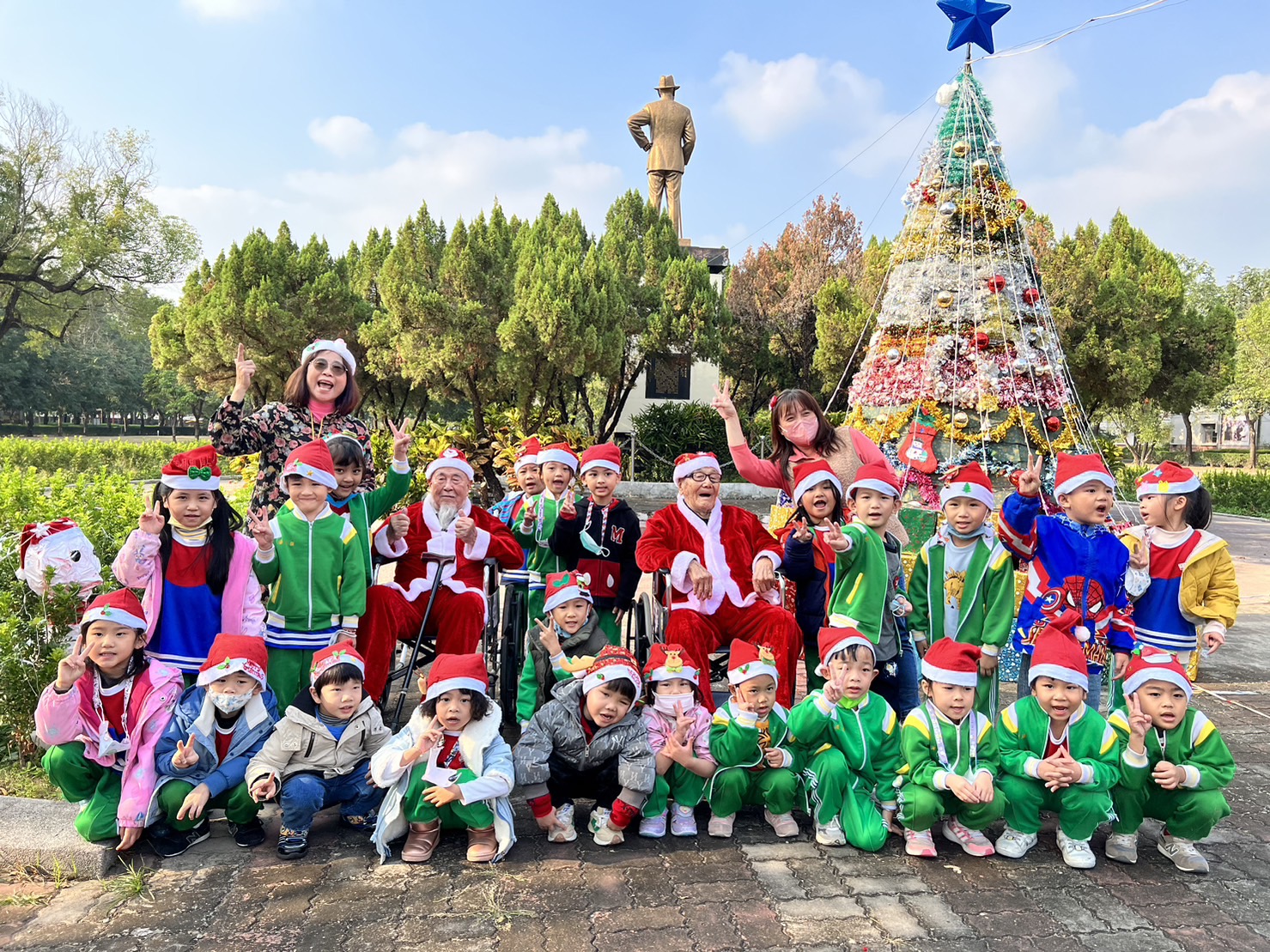 112年12月24日大老師幼兒園聖誕前夕蒞屏東榮家辦理戶外教學