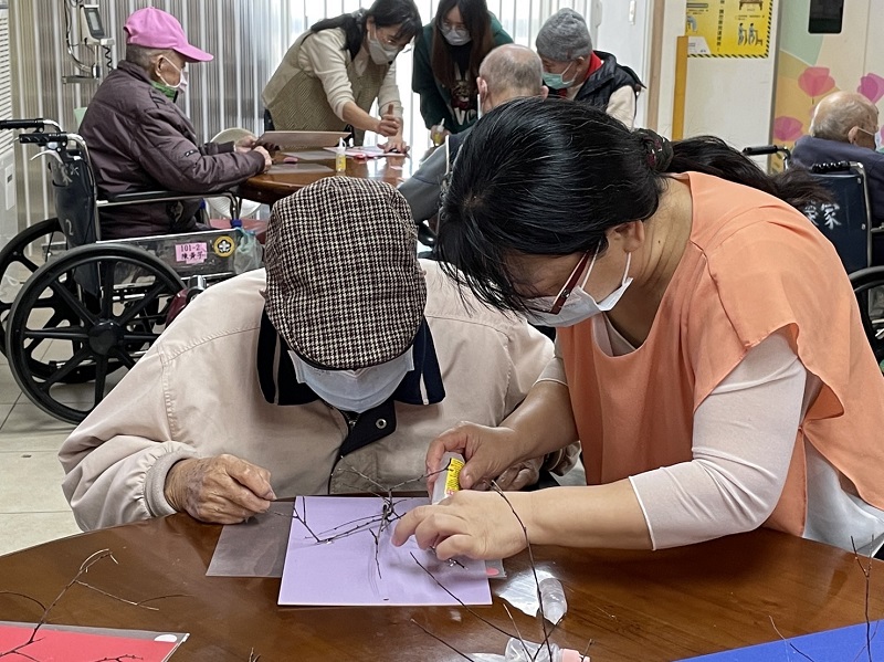 113年1月19日梅開賀春新竹榮家養護玩創意迎新春