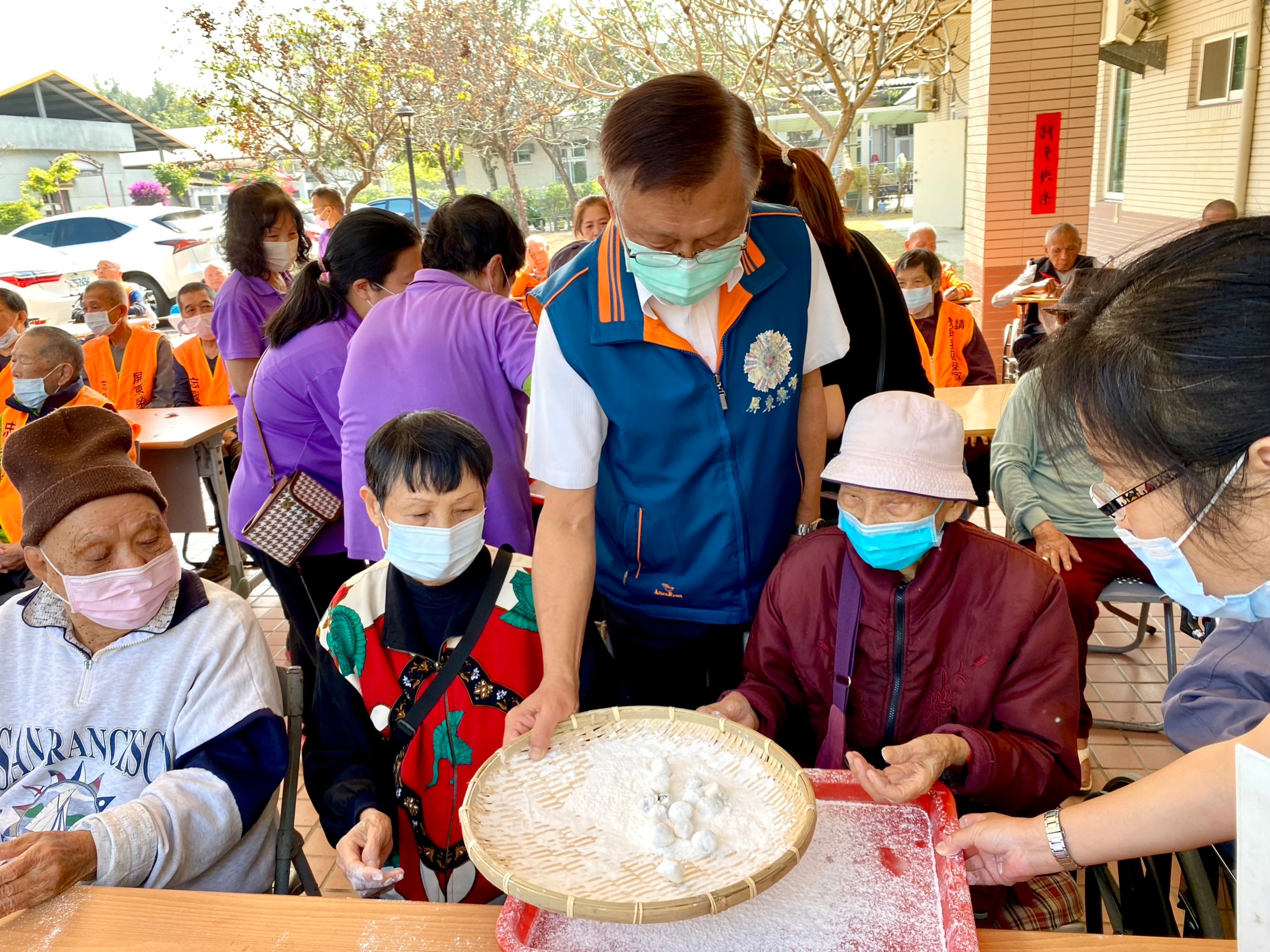 113年02月16日屏東榮家花好月圓、闔家慶團圓榮民長輩歡度元宵