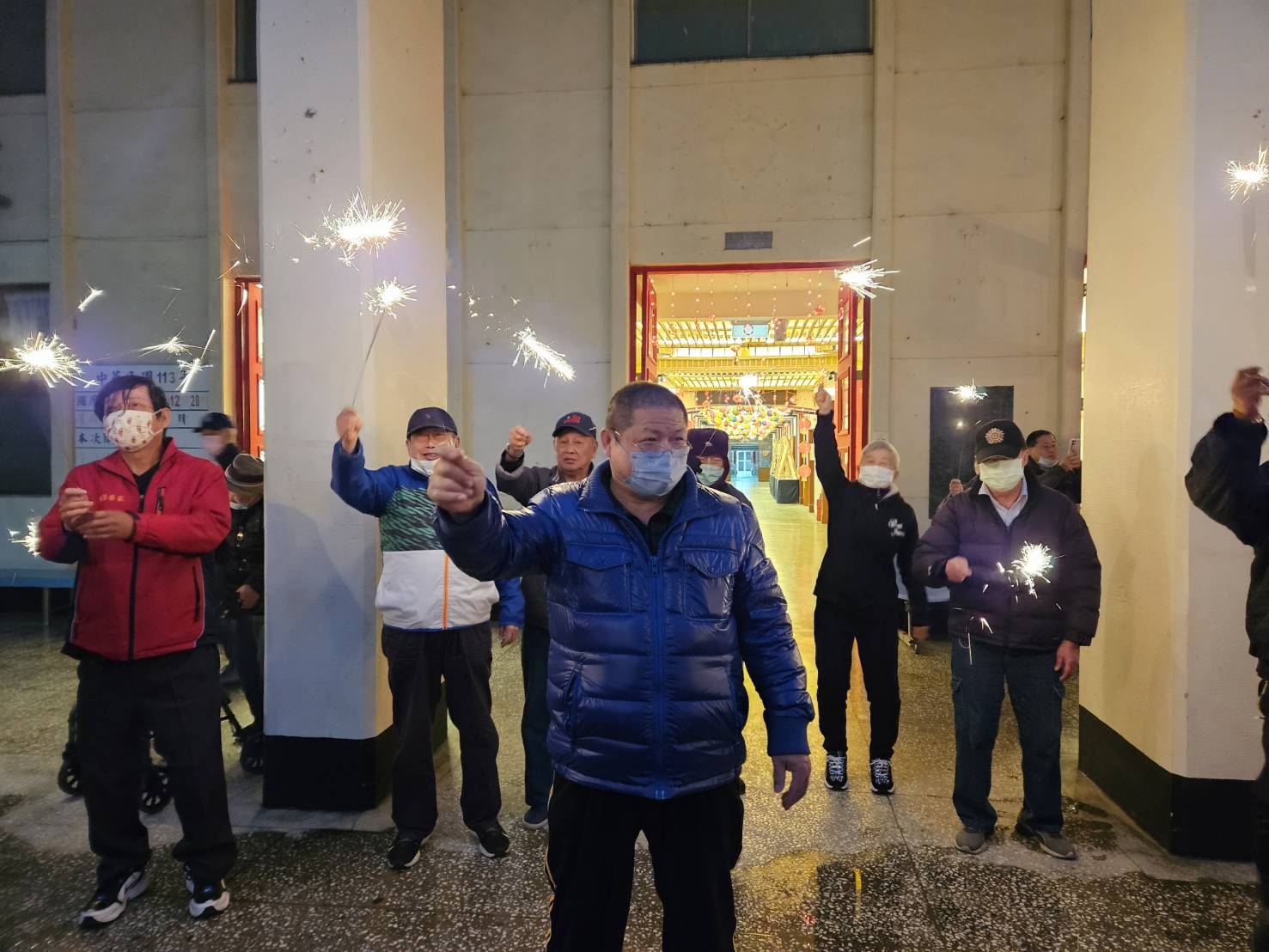 桃園榮家仙女煙花 樂新春 長輩璀璨過好年