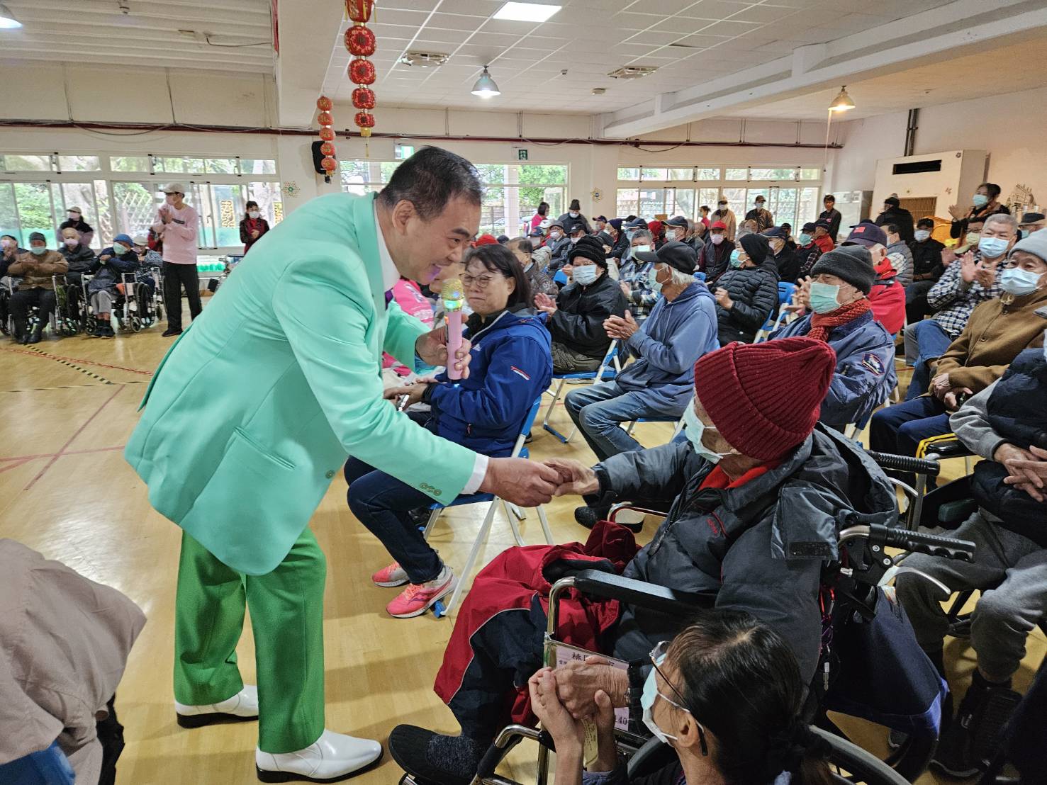 桃園榮家春節聯歡年味濃 住民龍馬精神賀新年