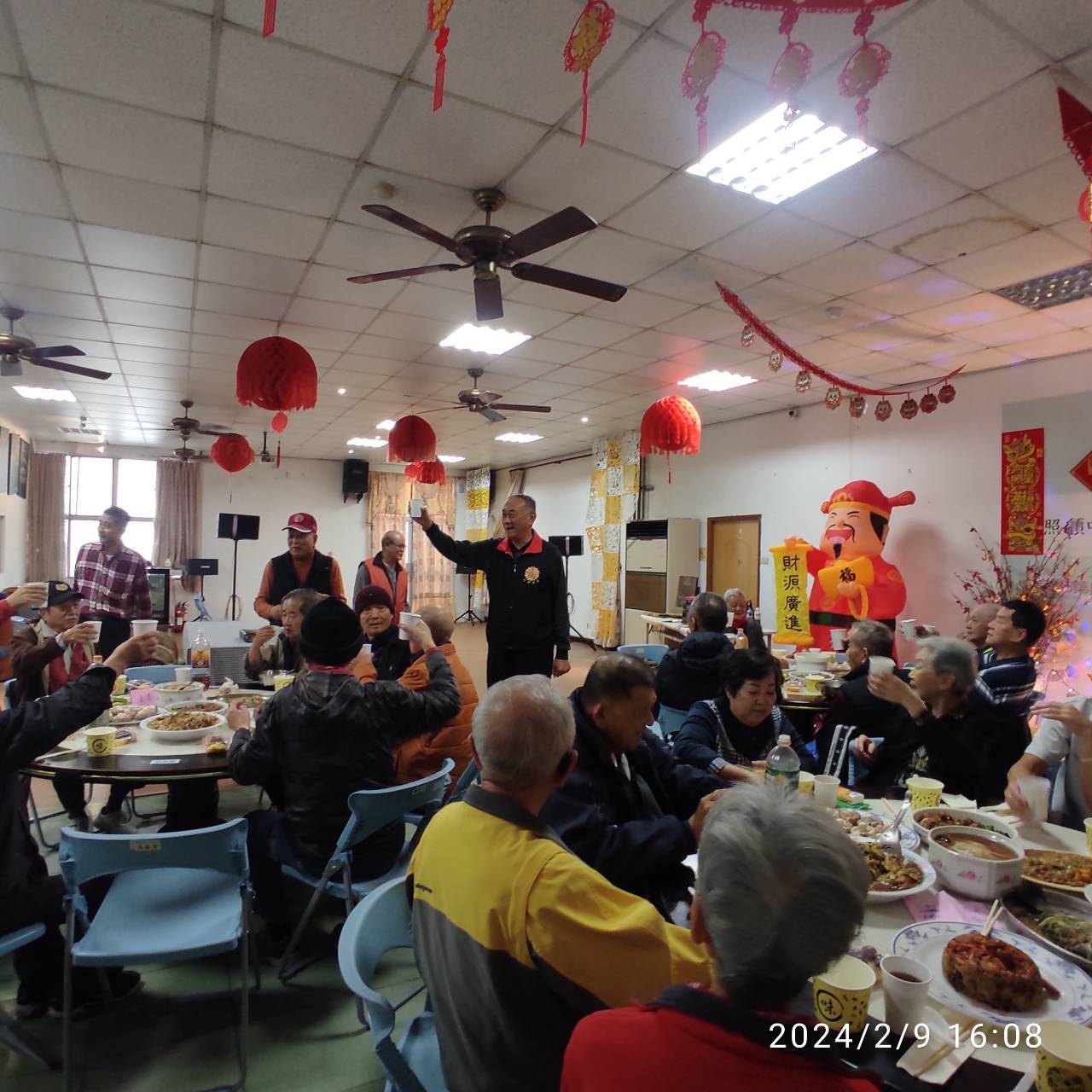 榮家圍爐迎新春 餐餐佳餚龍是家鄉味