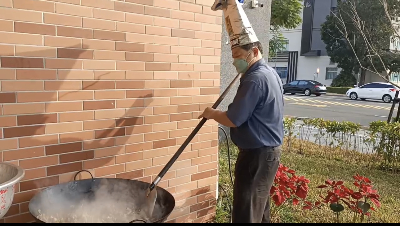 樂音飄揚揮毫樂 古早美食迎新春