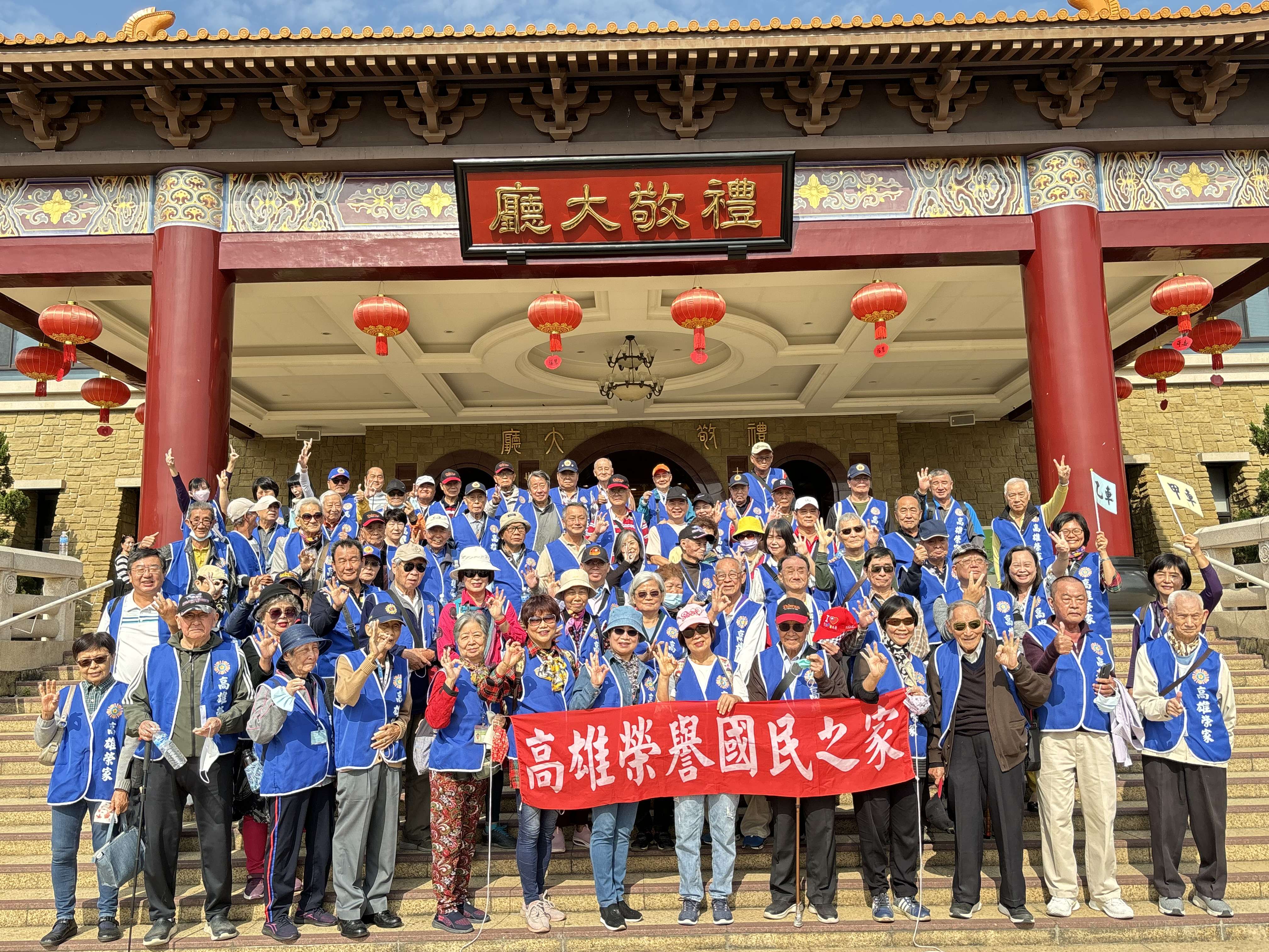 佛陀紀念館藝術饗宴 高雄榮家長輩春遊賞花趣