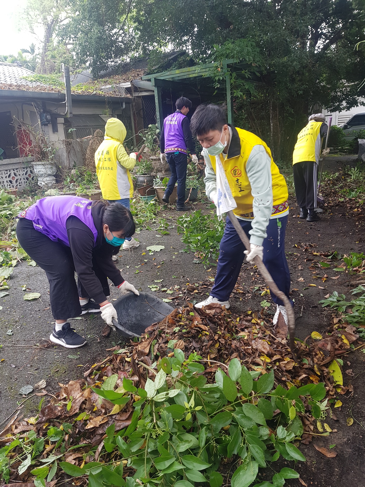 榮欣志工關懷照顧榮民眷，協助居家環境清潔感動服務