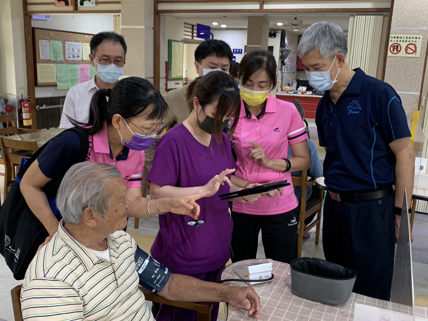 中彰榮家首推「床邊周全性評估」，科技智慧照護再升級