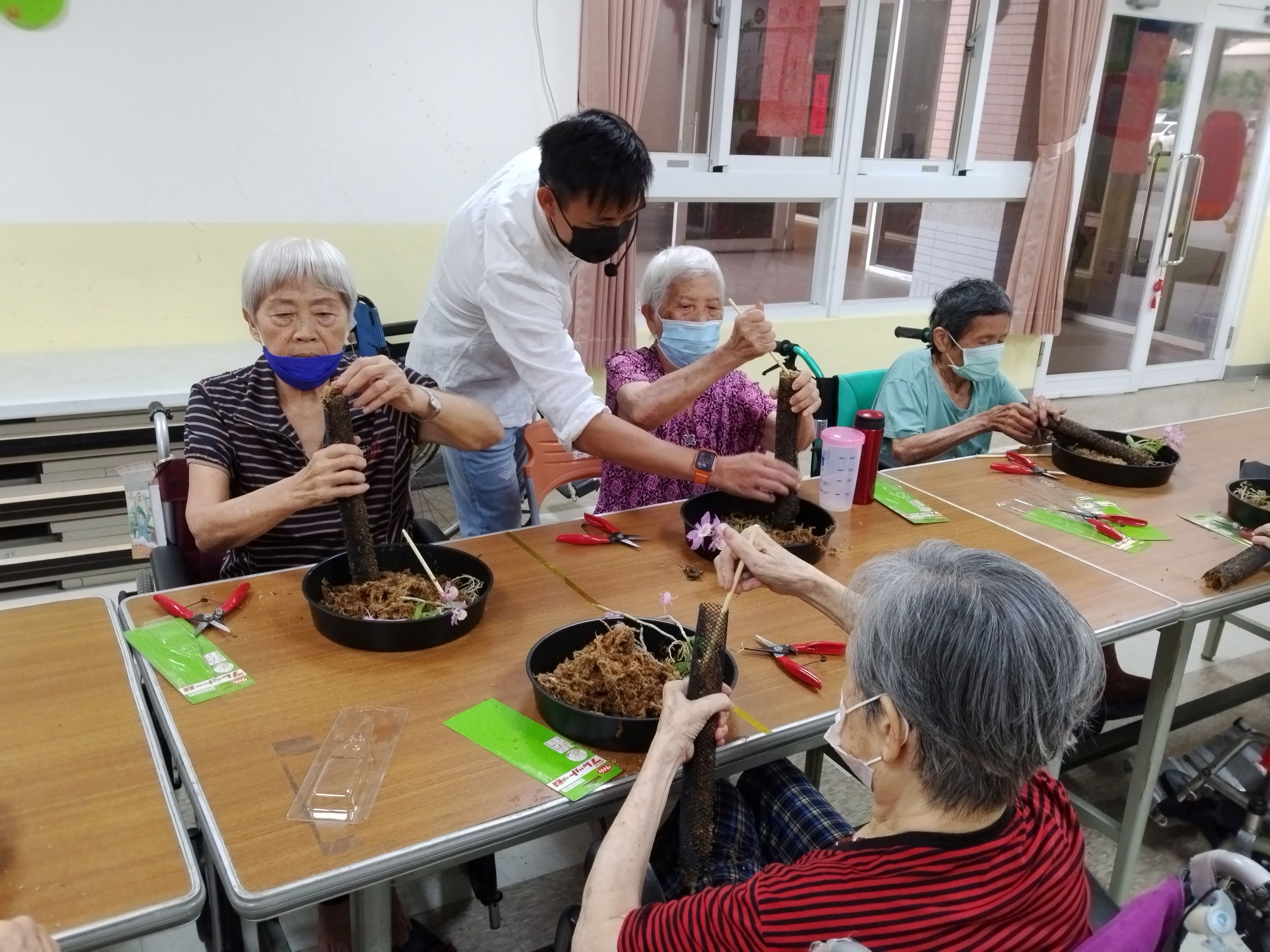 113年4月22日園藝輔療-壽司卷天宮瀑布蘭