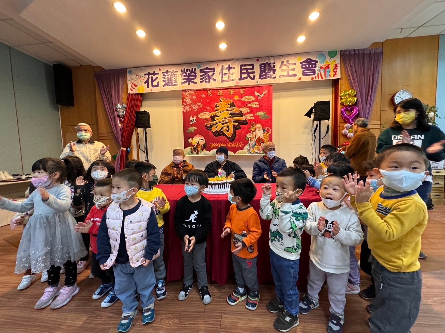 花蓮榮家3月慶生會 壽星長輩與幼兒園小朋友共享好音樂