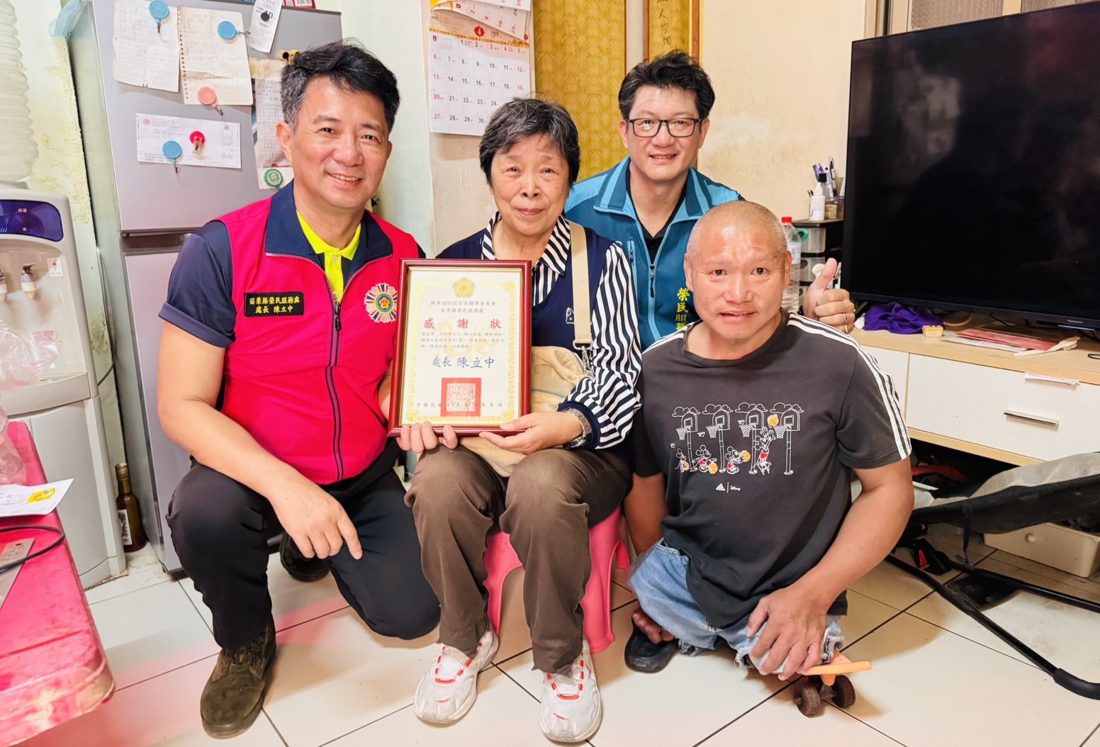 苗栗縣榮服處感謝仁美文教基金會聯袂善心大德及退軍社團端節慰問
