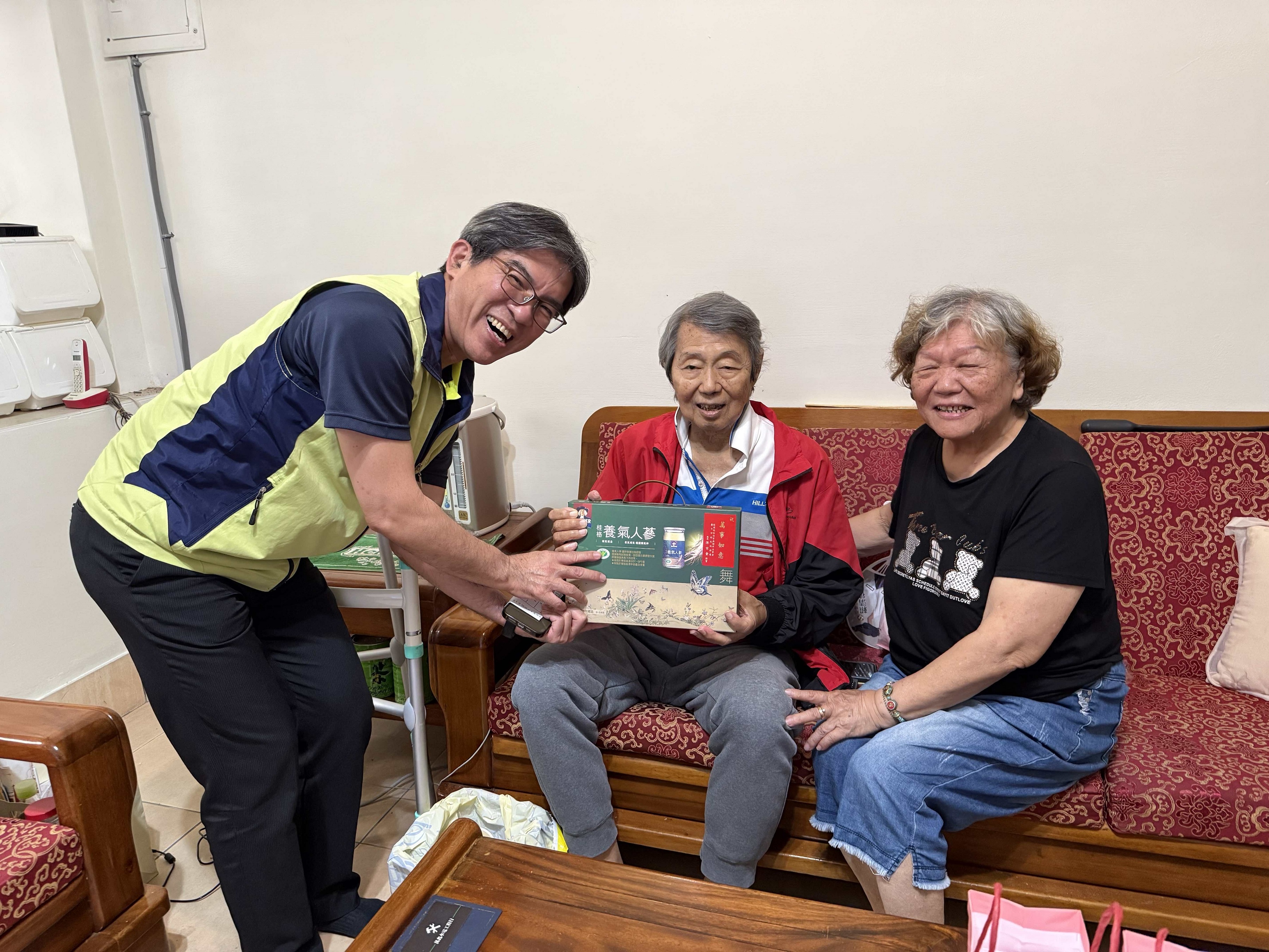 臺中市榮服處關懷榮民長輩推展樂齡共好
