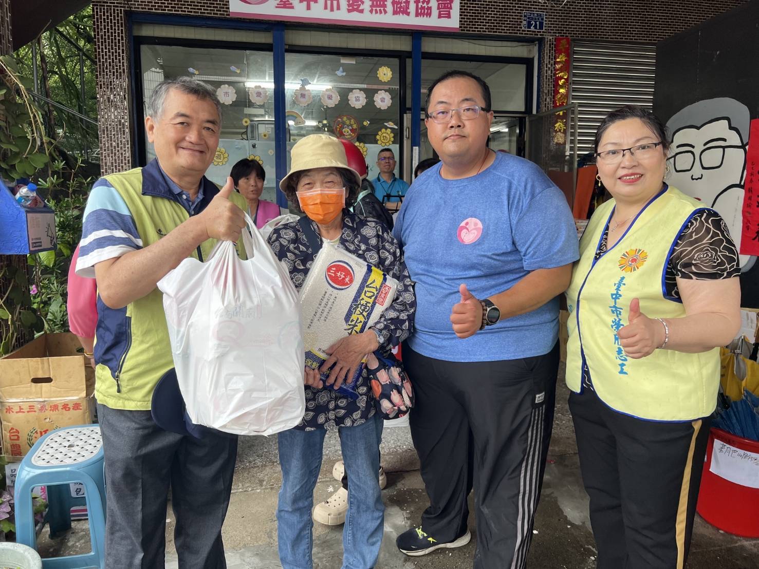 愛心滿滿迎端午端午佳節情更濃臺中市榮服處攜手臺中市愛無礙協會送暖榮民眷