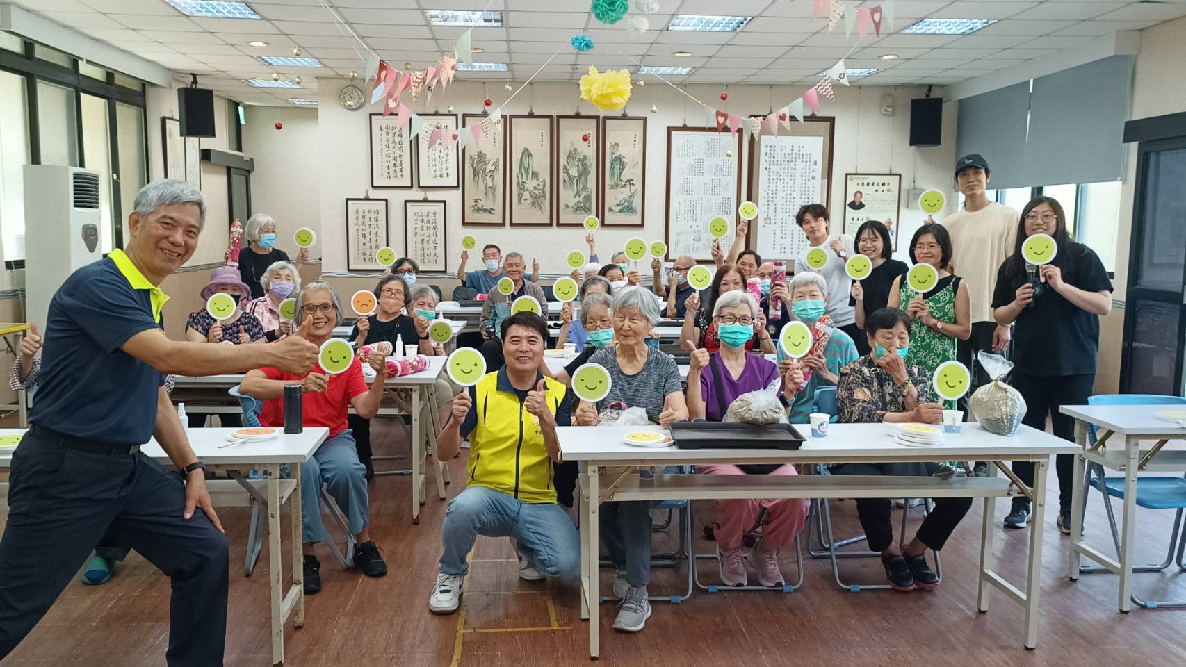 中彰榮家聯結彰師大療育工作坊，製作艾草香枕助舒眠