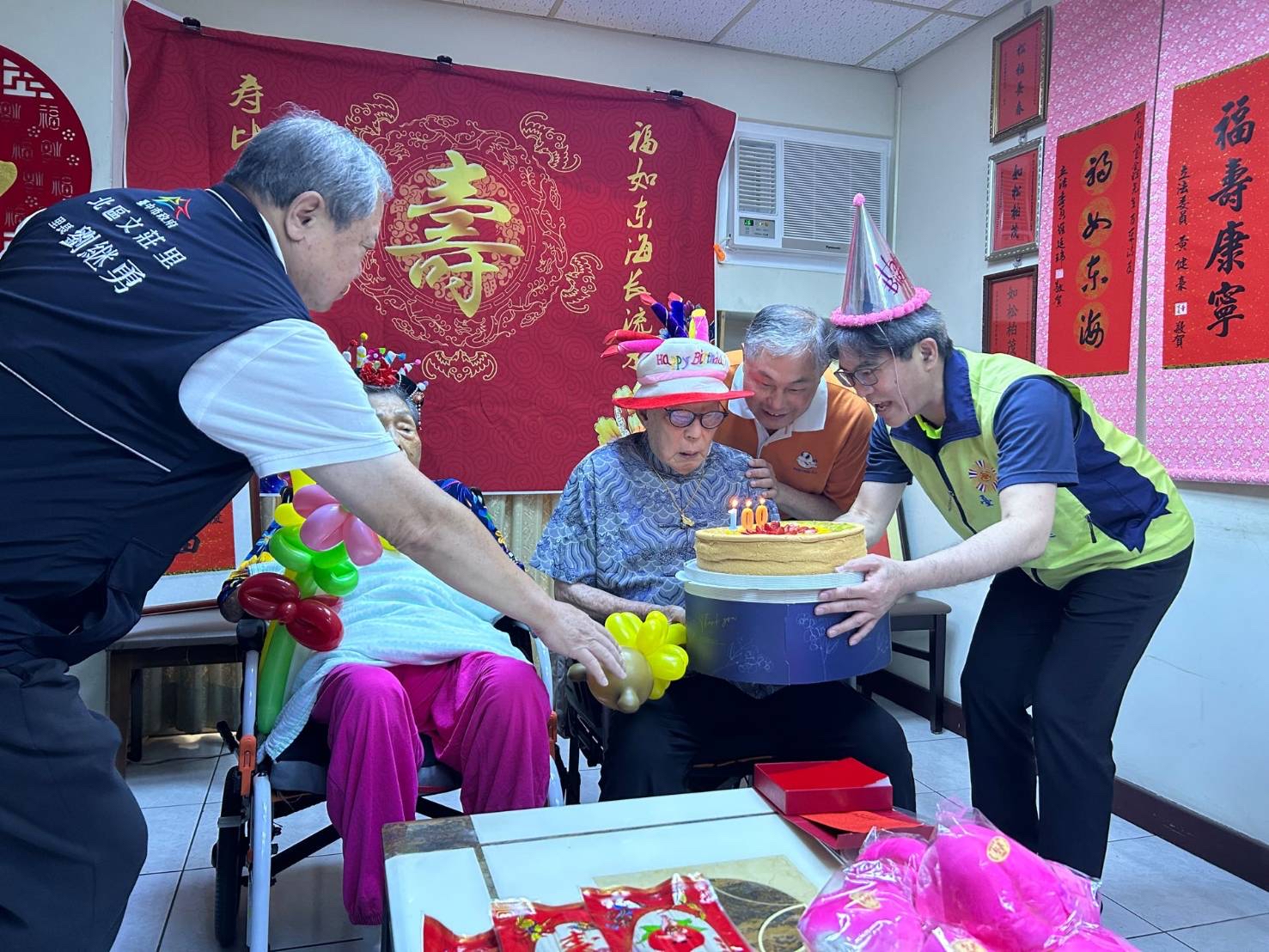 百歲榮民周寶鑫爺爺壽誕臺中市榮服處歡慶祝壽