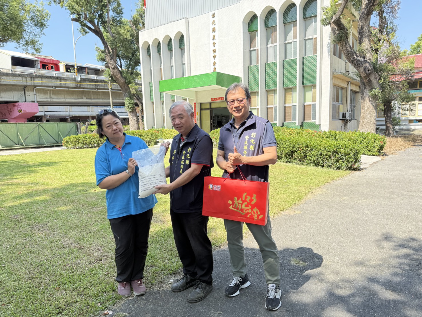 彰化縣榮服處鏈結社福資源 端節送暖發放社會救助糧關懷榮民眷