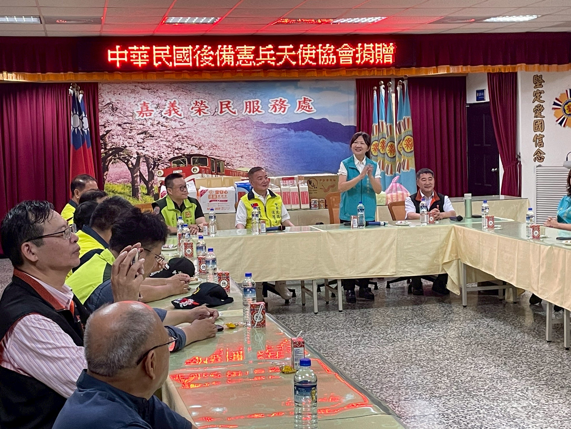 後備憲兵天使協會捐助嘉義榮服處向學子女認養金及物資 傳暖意