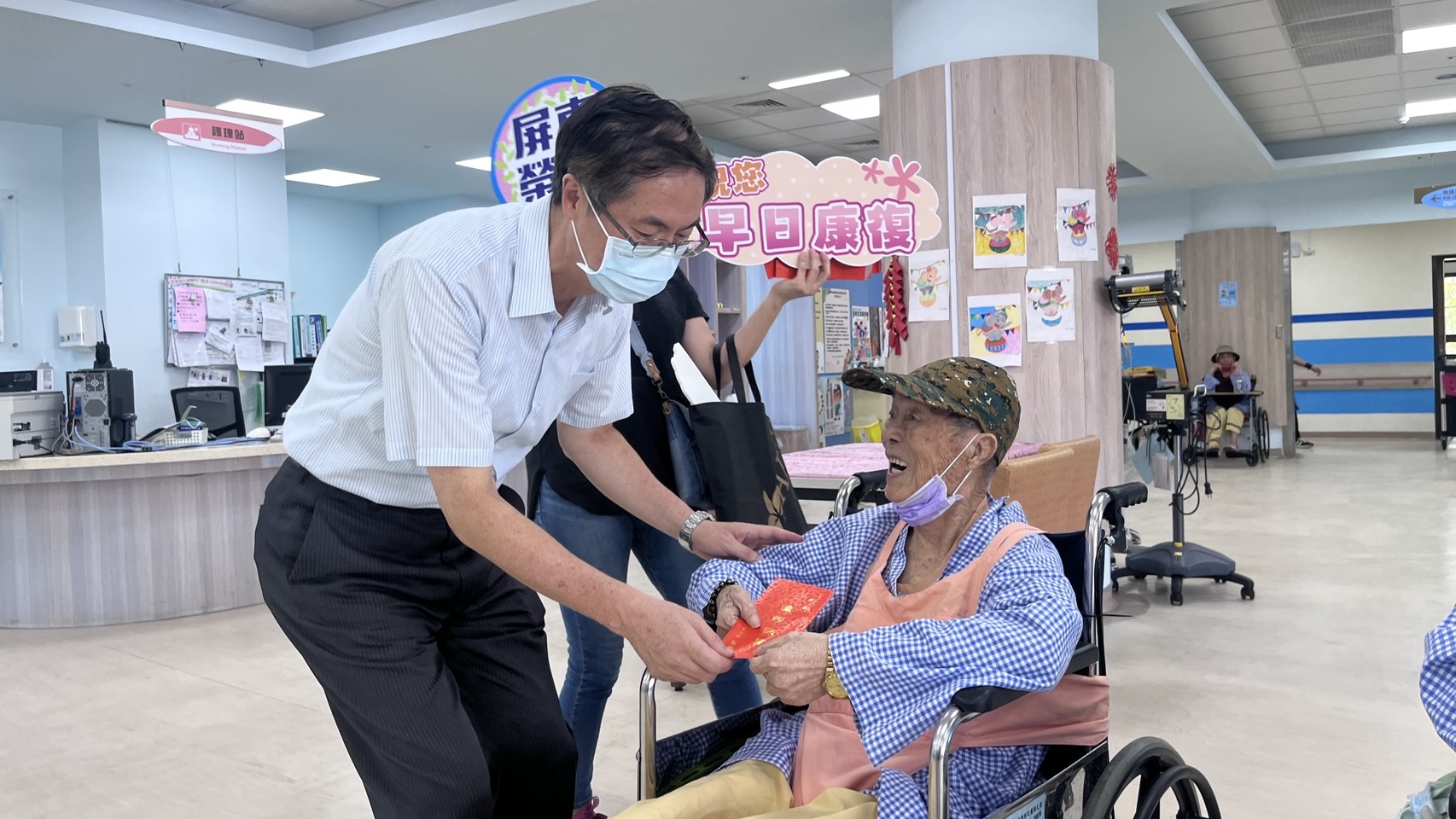 114年05月27日屏東榮家端節送愛 關懷住院榮民
