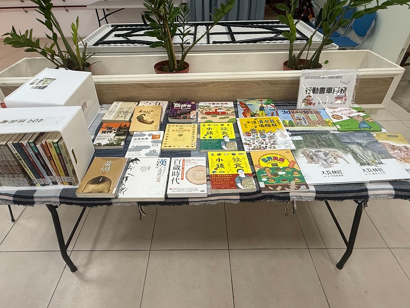 114年5月27日成德高中行動圖書車