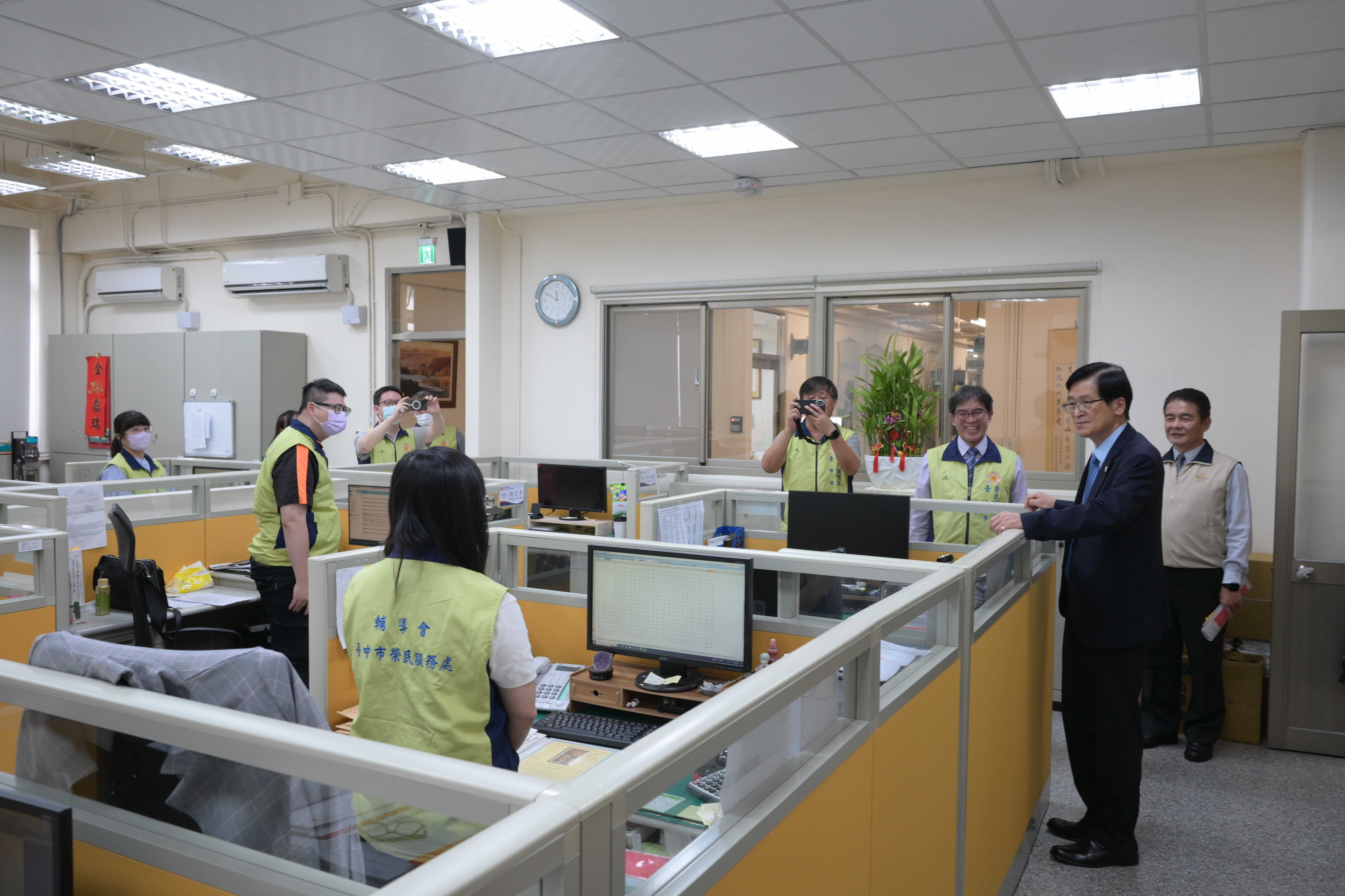退輔會主任委員嚴德發視導臺中榮服處期勉強化退伍軍人服務照顧工作