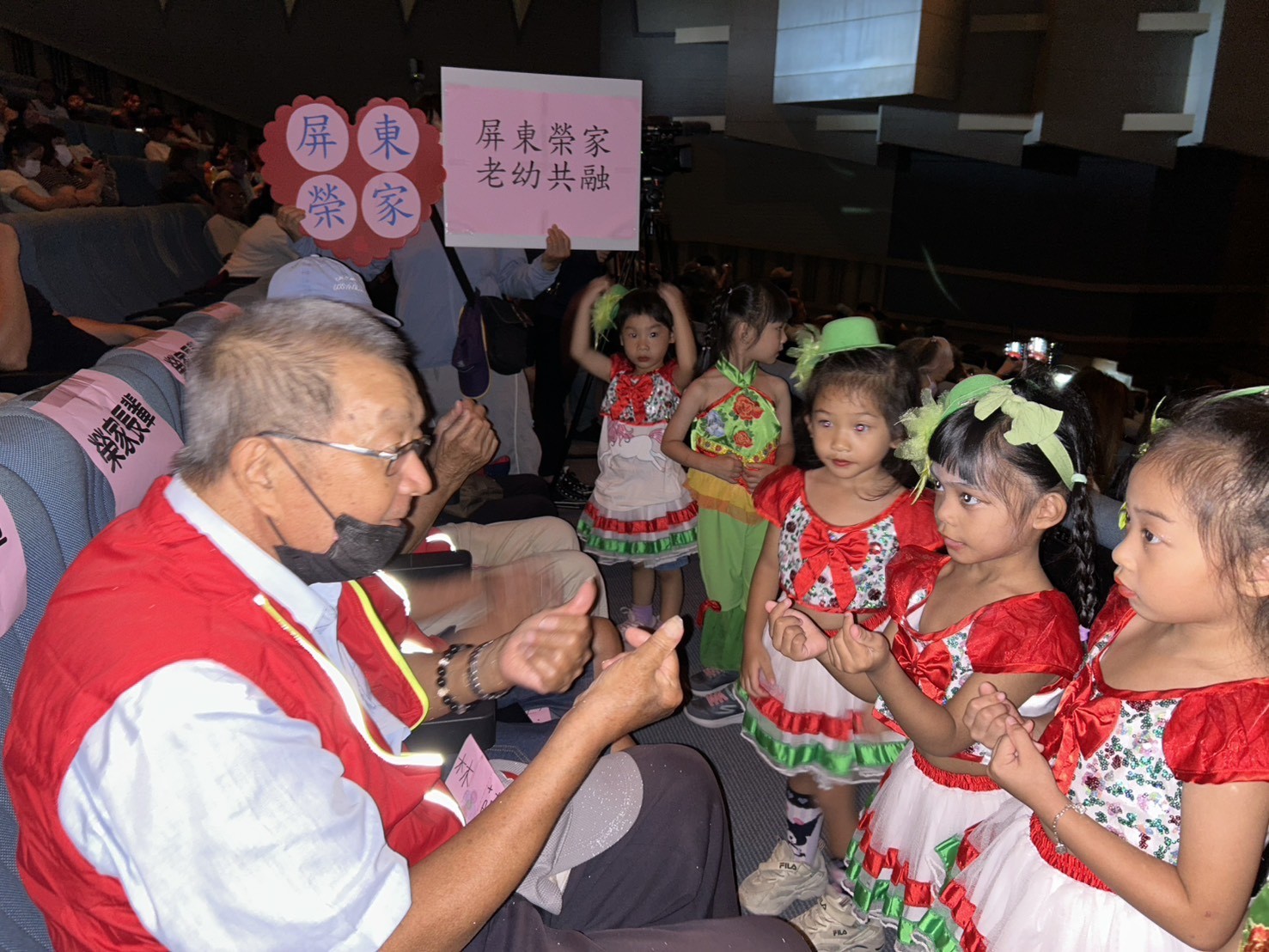 114年06月23日屏東榮家參加大老師幼兒園畢業典禮~老幼共融共享喜悅