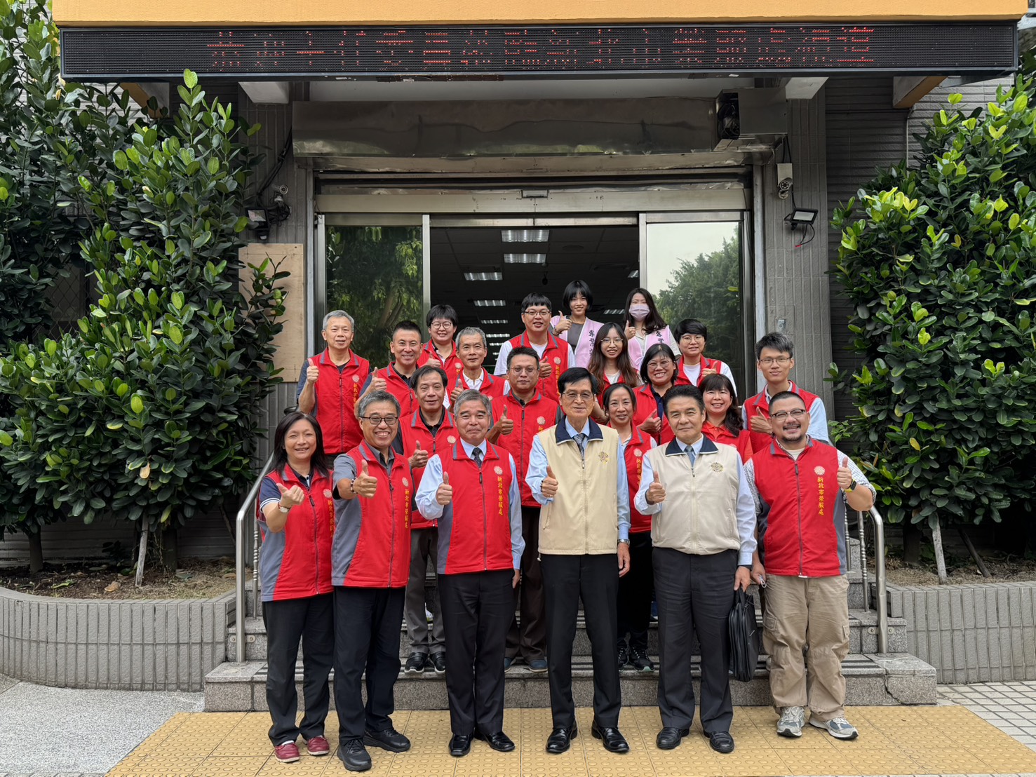 嚴主委視導新北市榮服處 勉勵同仁持續推動有感服務