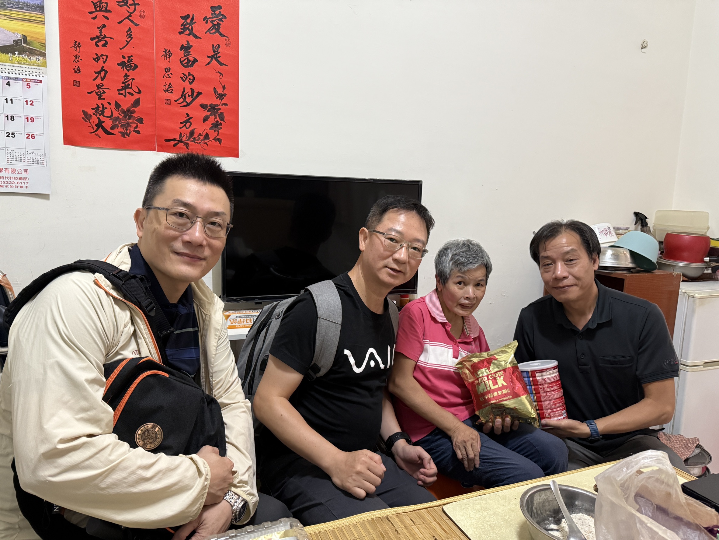 輔導會上校轉任見習人員訪視新店  長輩笑顏滿滿