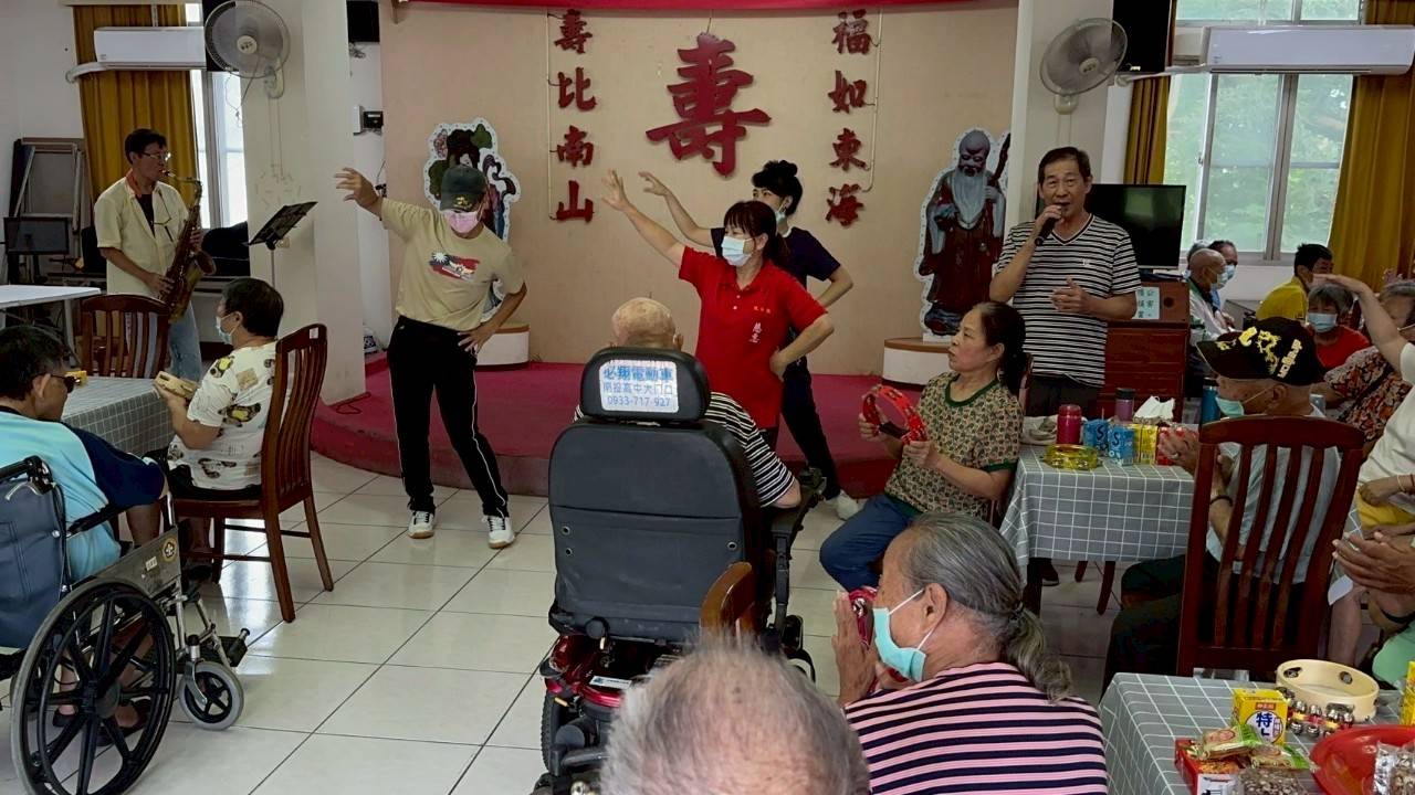 張志範將軍薩克斯風音樂會　療癒彰化榮家住民長輩的心