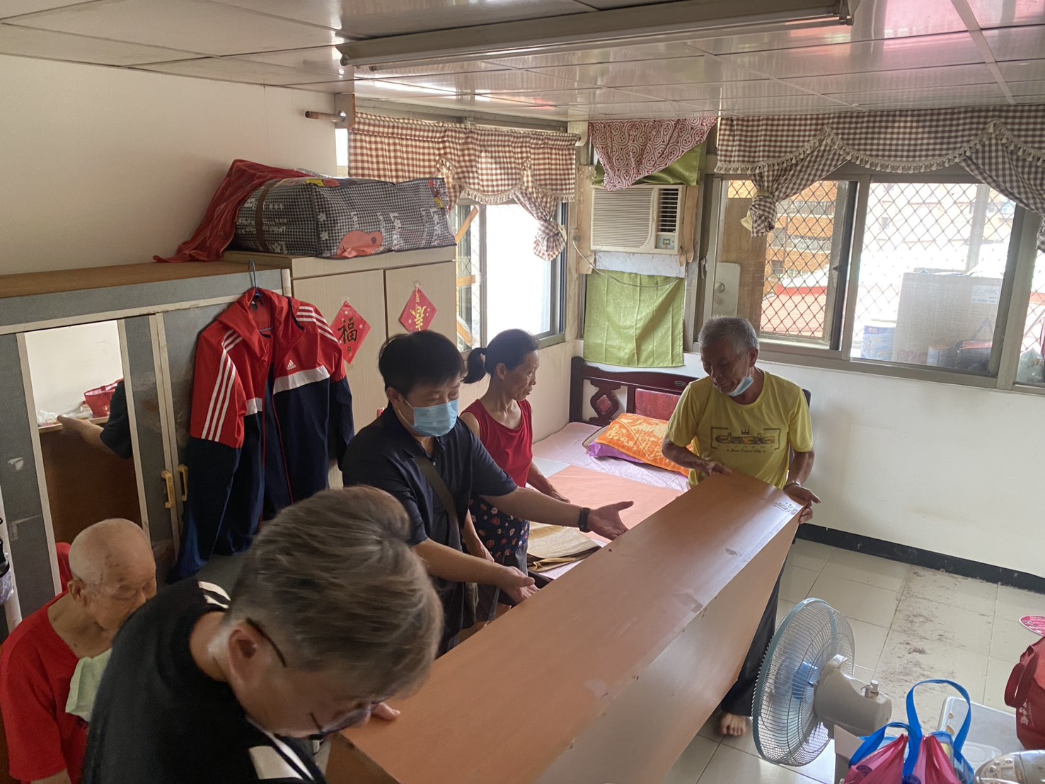 新北榮服處攜手中華熱心發展協會 贈電動床提升榮民居家生活
