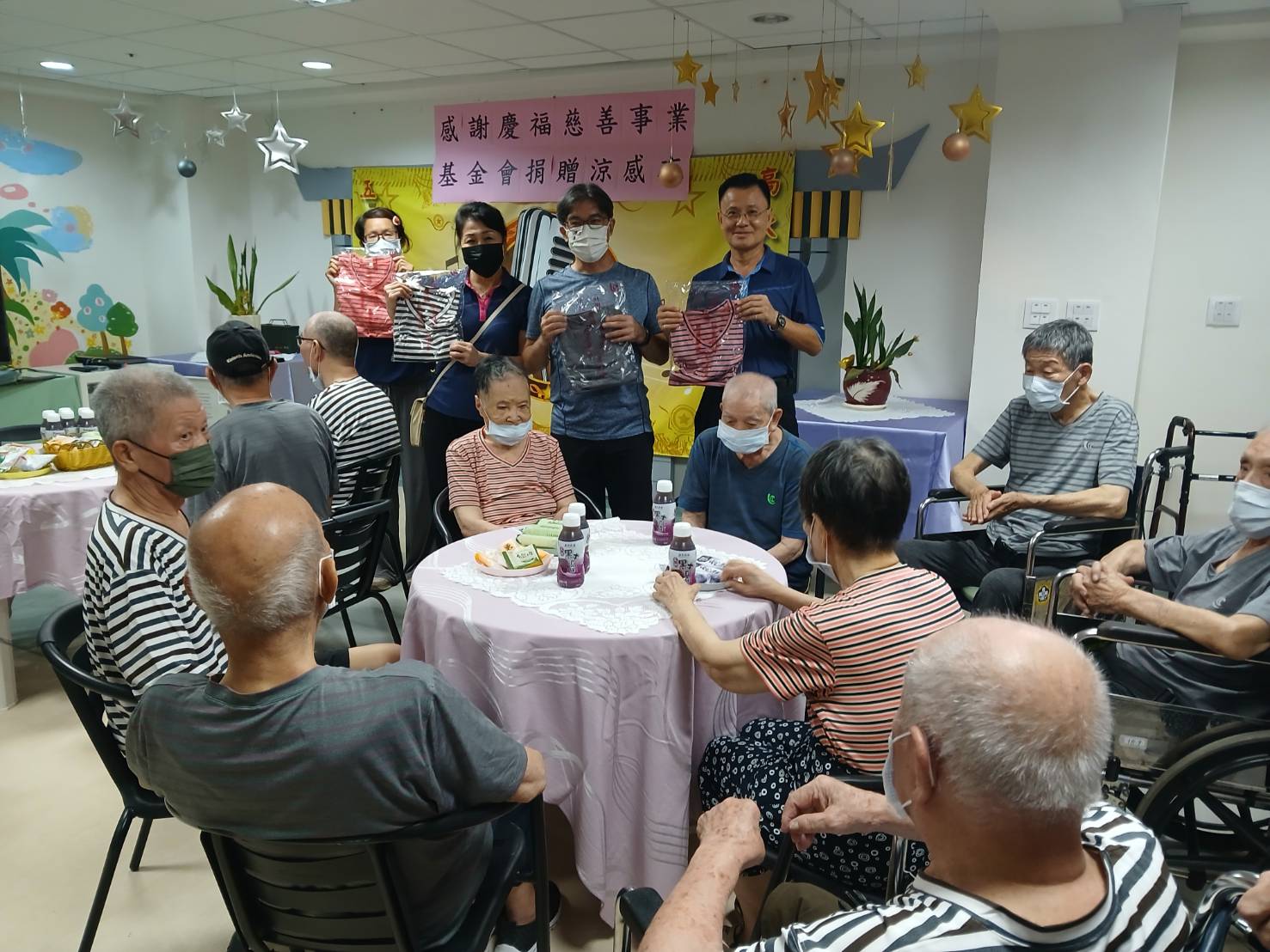 114.07.24 慶福基金會捐贈涼感衣 佳里榮家長輩清涼一夏