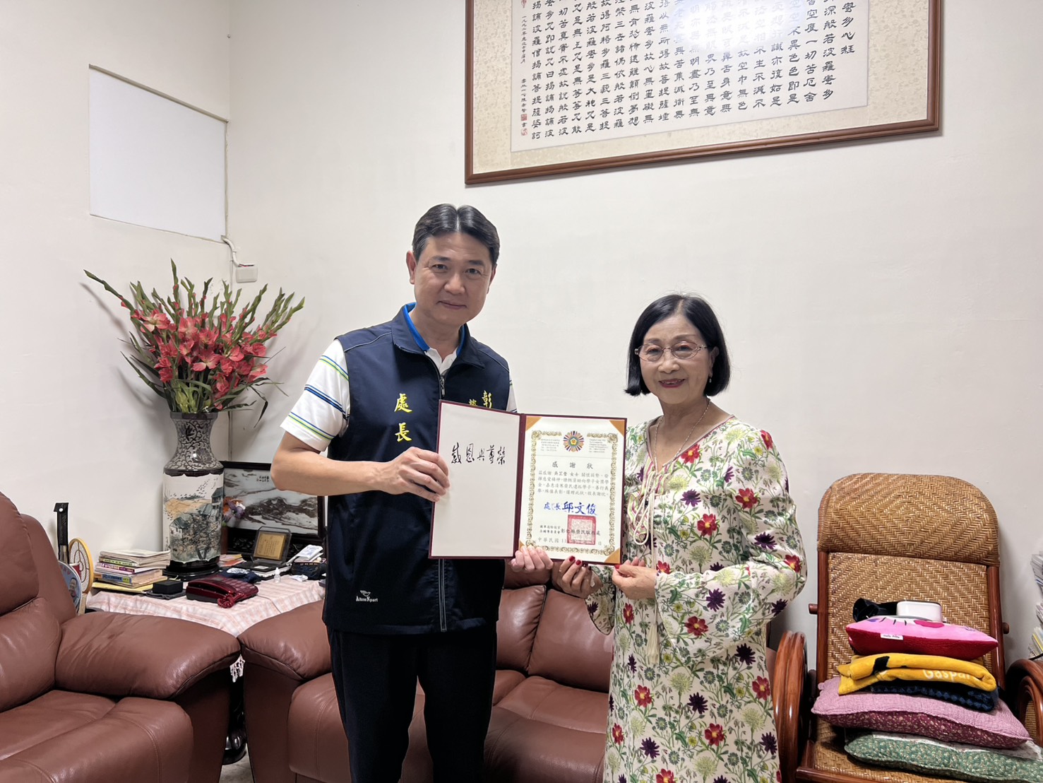 退休老師傳愛不輟--彰化縣榮服處表揚吳芷瑩 感謝捐贈獎學金善舉