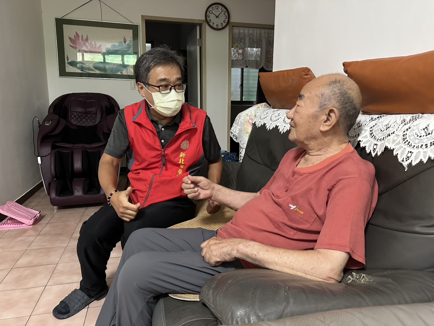 新北市榮服處慶祝父親節  致贈營養品關懷榮民爸爸