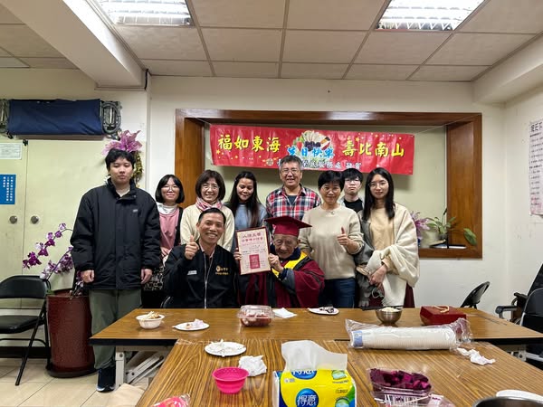 臺中市榮民服務處祝賀潭子區榮民卞錦源百歲壽誕