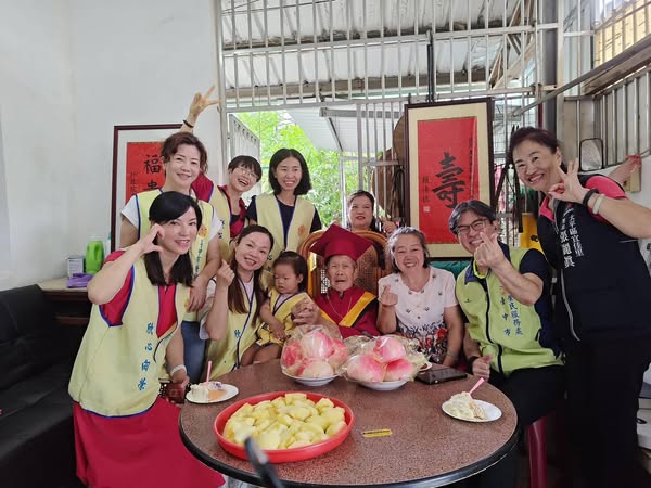 百歲榮民陳亞六爺爺壽誕臺中市榮服處歡慶祝壽