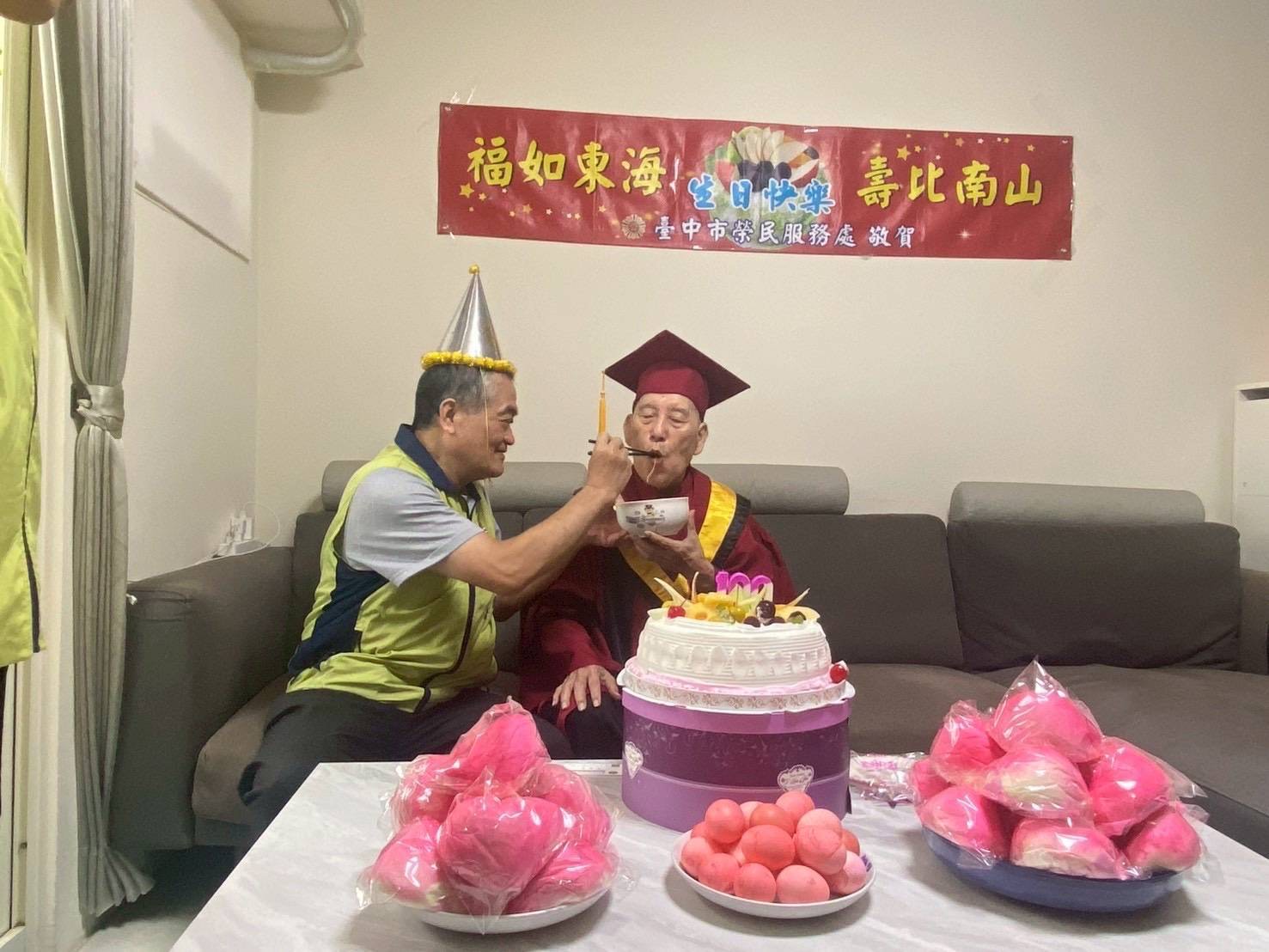 臺中市榮民服務處祝賀榮民劉治禹百歲壽誕