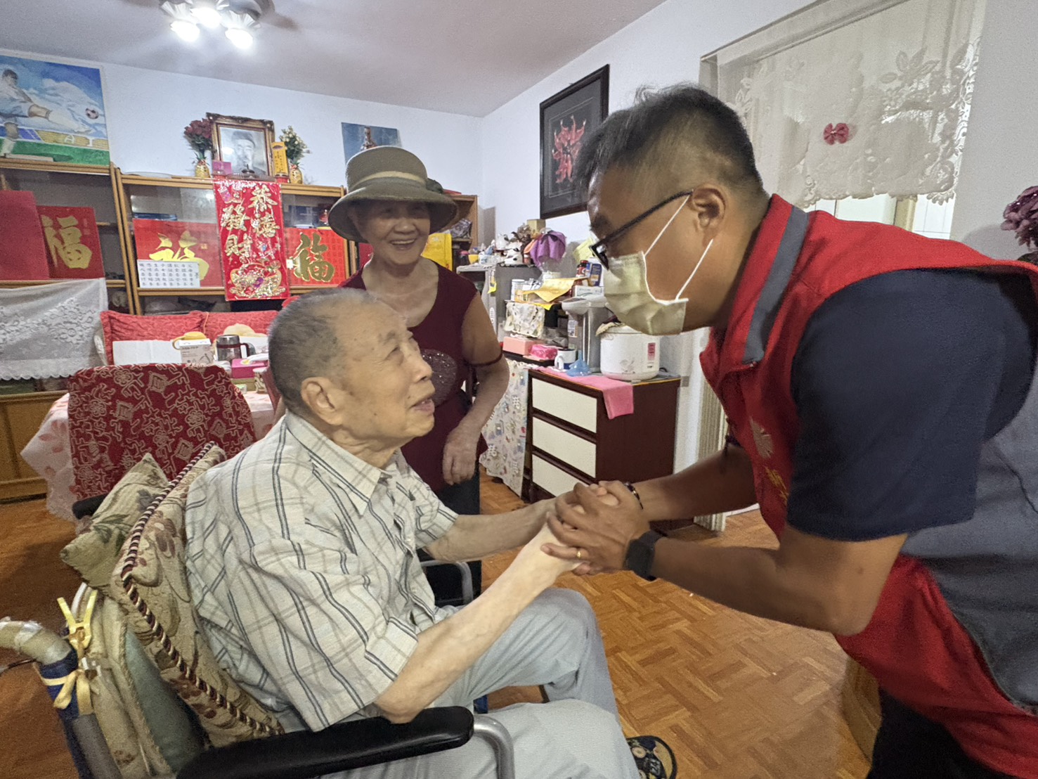 新北市榮服處關懷百歲榮民  防騙宣導守護長輩