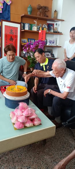 伯伯百歲生日快樂臺中市榮民服務處為百歲榮民賀壽