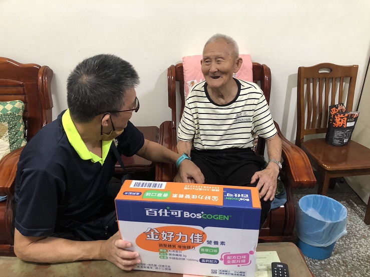 關懷年長榮民(眷) 臺東縣榮服處致贈養生品