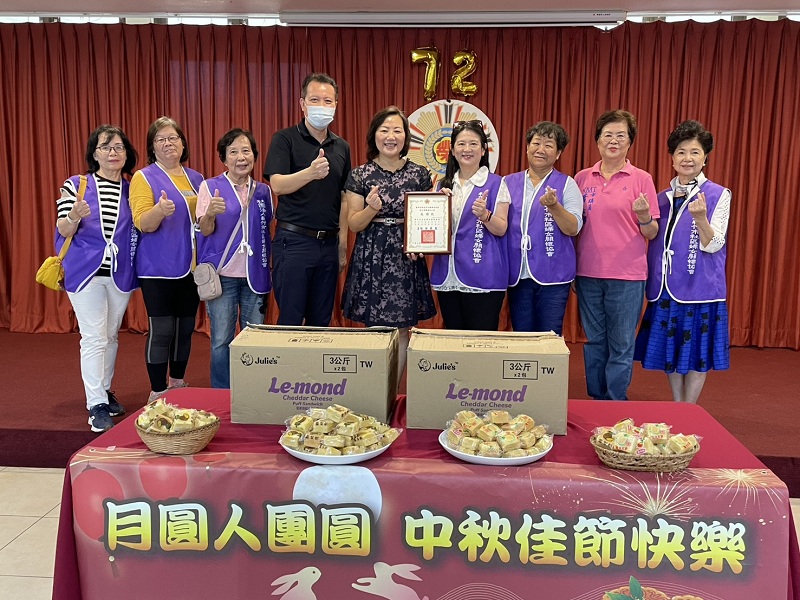 114年9月25日新竹榮家月圓情更圓蕭志潔攜眾送鳳梨酥傳愛