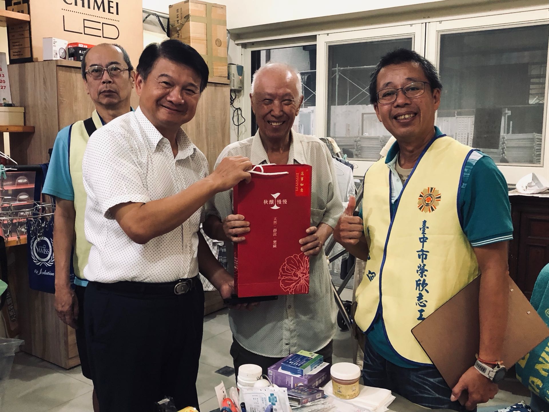 臺中市榮服處關懷西屯區年長榮民眷溫馨送暖