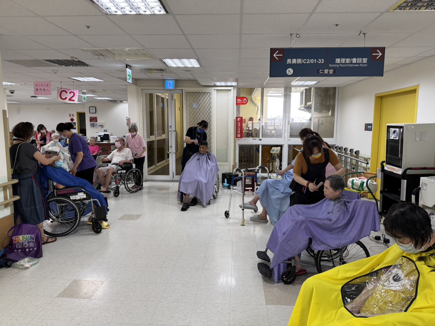 114年9月22日女子燙髮業職業工會蒞臨雲林榮家，為長輩愛心義剪