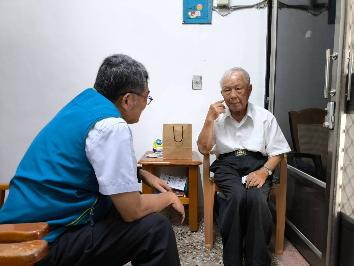 臺東縣榮服處關懷高齡榮民　宣導健康就醫與防詐觀念