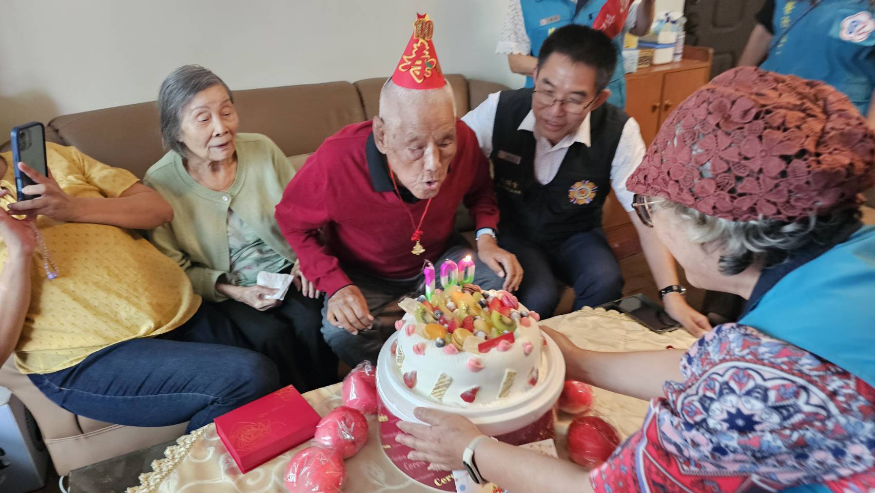 【臺北市榮服處祝福大安區榮民曹爺爺生日快樂🎂】